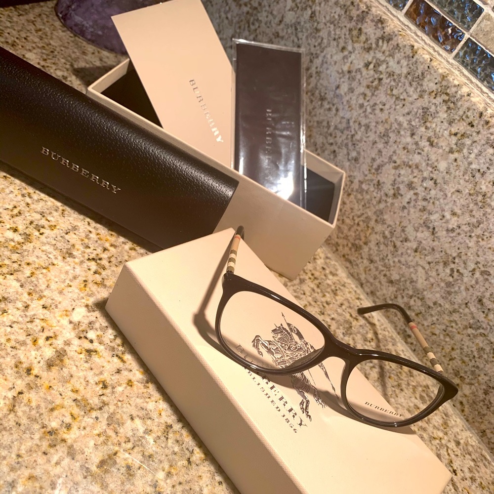 🤓💎NEW BURBERRY FRAMES🤓W/ ORIGINAL CASE/BOX💎🤓